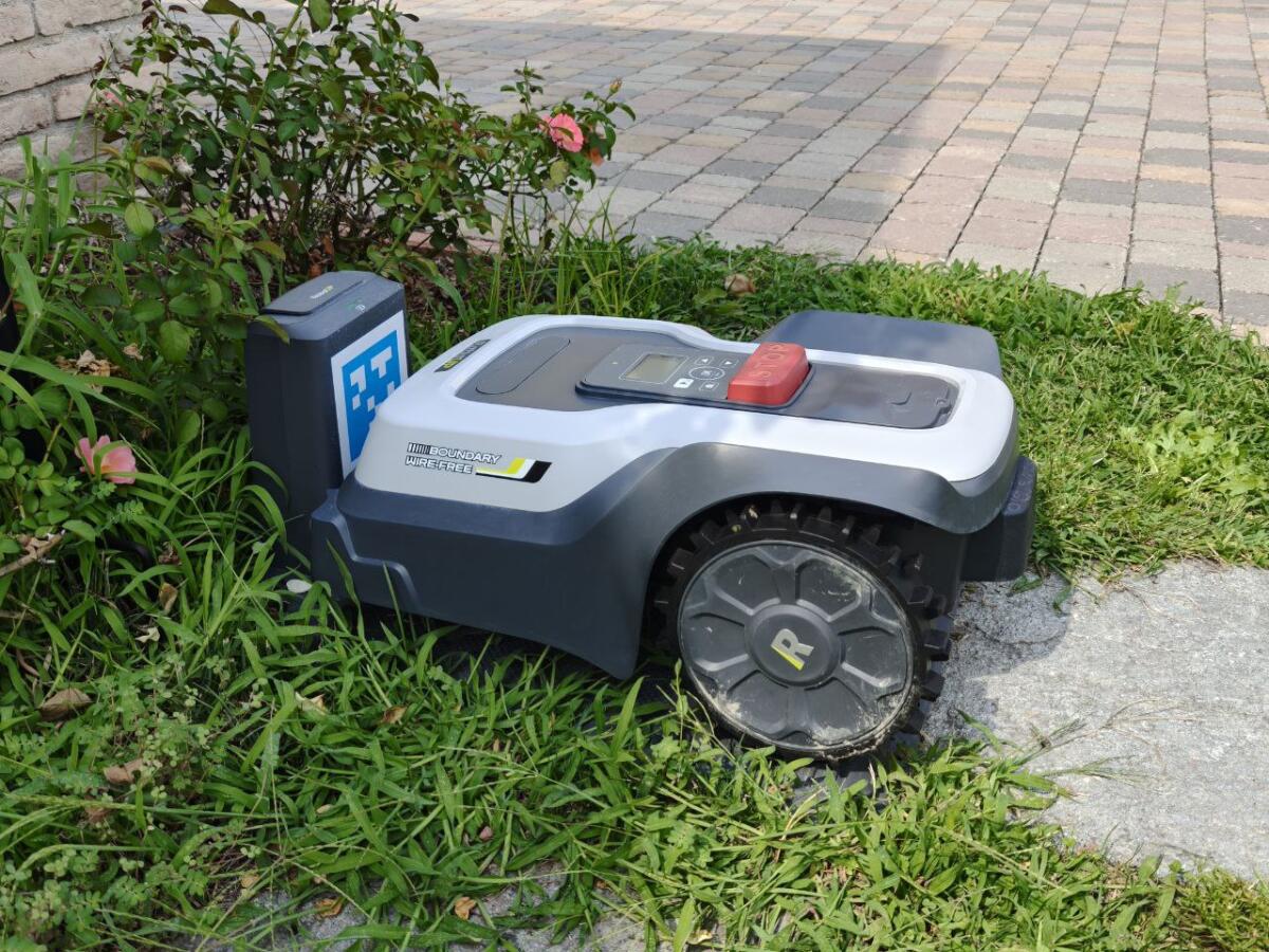 Recensione RoboUP T1200 Pro Robot Tagliaerba: per prati fino a 1440 mq - 