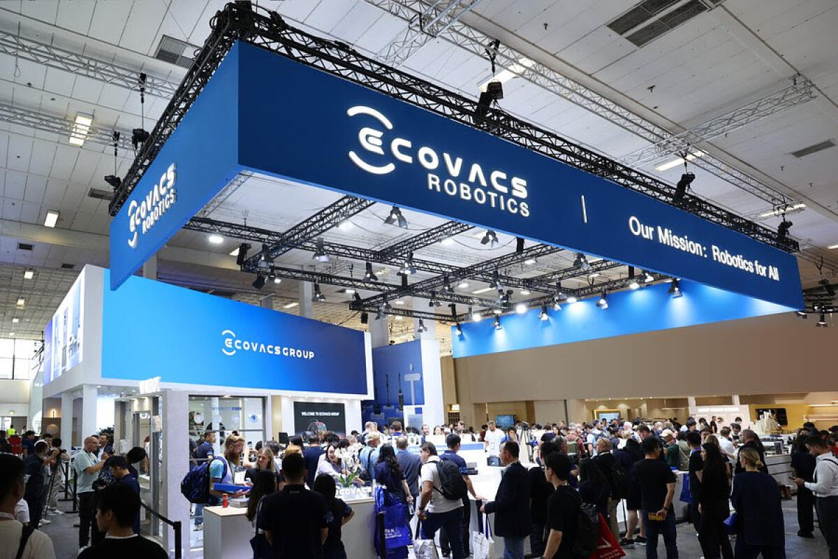 Pulizie senza limiti: Ecovacs presenta il robot che lava finestre e piscine, oltre a un aspirapolvere rivoluzionario - 