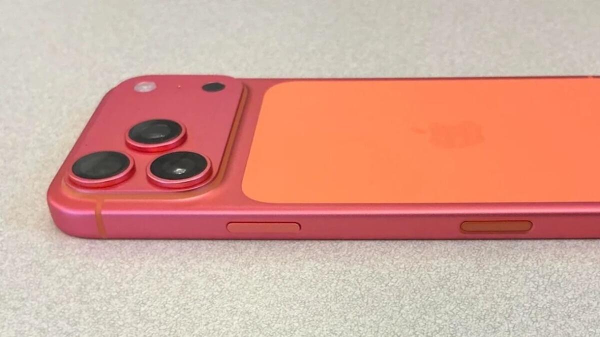 iPhone 17 Pro Arancione: il colore diventa rosa - 