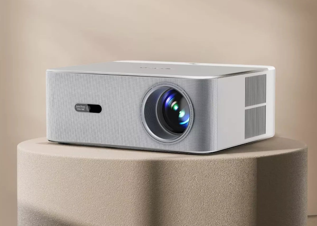 Videoproiettore 4K con Google TV a 227€: l'offerta OSCAL che trasforma il salotto in un cinema da 200 pollici - 