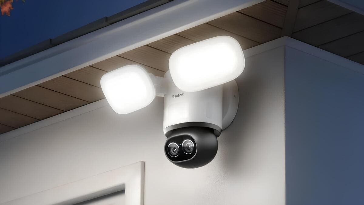 Reolink TrackFlex Floodlight WiFi: Telecamera 4K PTZ con AI - 