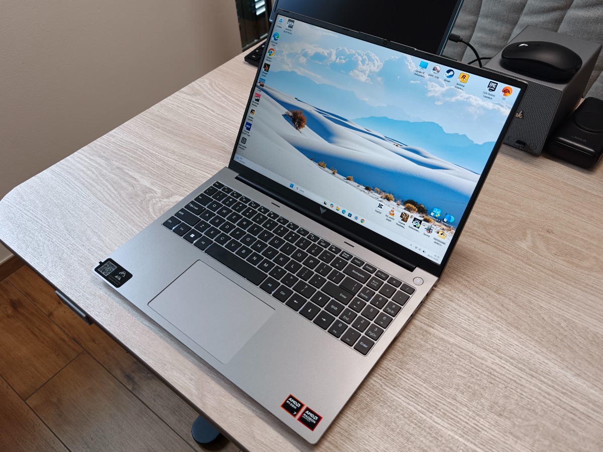Recensione AceMagic RX16: notebook 16″ Ryzen 7 sorprendente