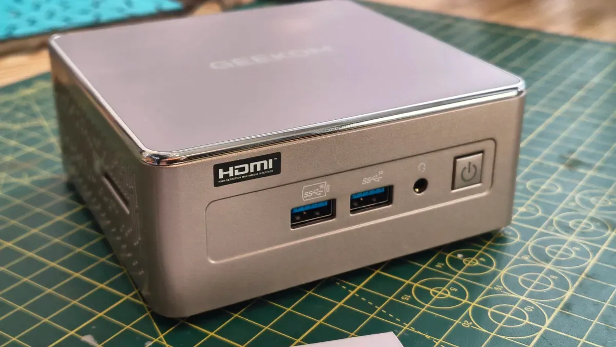 Recensione GEEKOM A5 2027 mini PC con AMD Ryzen 7 7730U - 