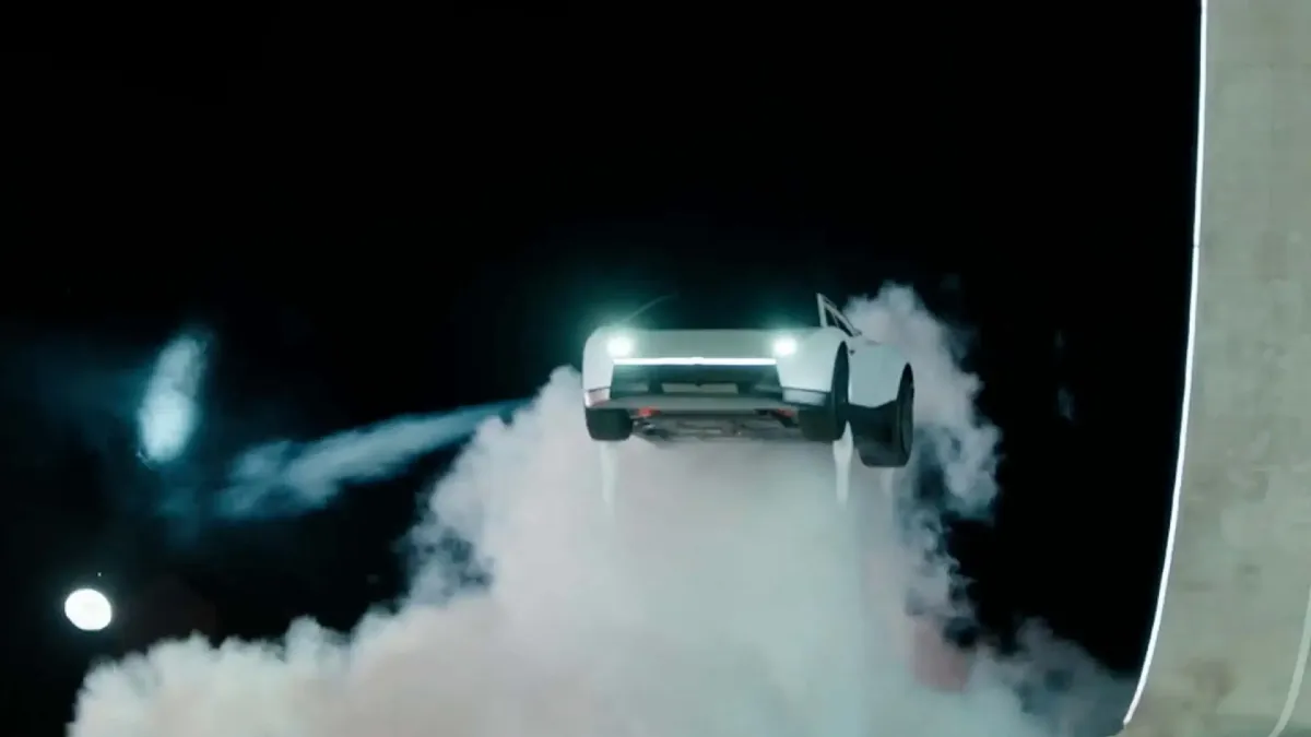 Nuova Tesla Roadster: vola, propulsori SpaceX e 0-100 record - 